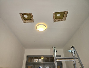 Zateplení stropu nad podlahou bytu pomocí foukané izolace